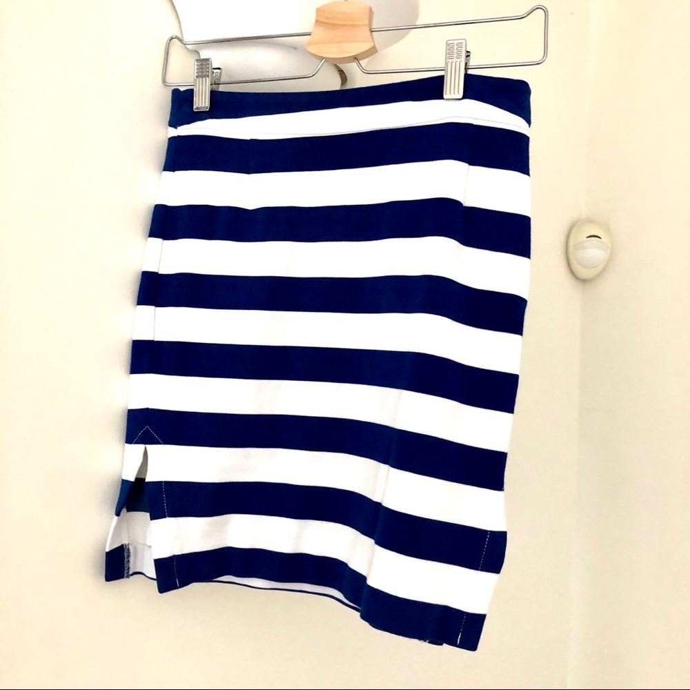 Beautiful stretchy Striped Skirt - Size 0.